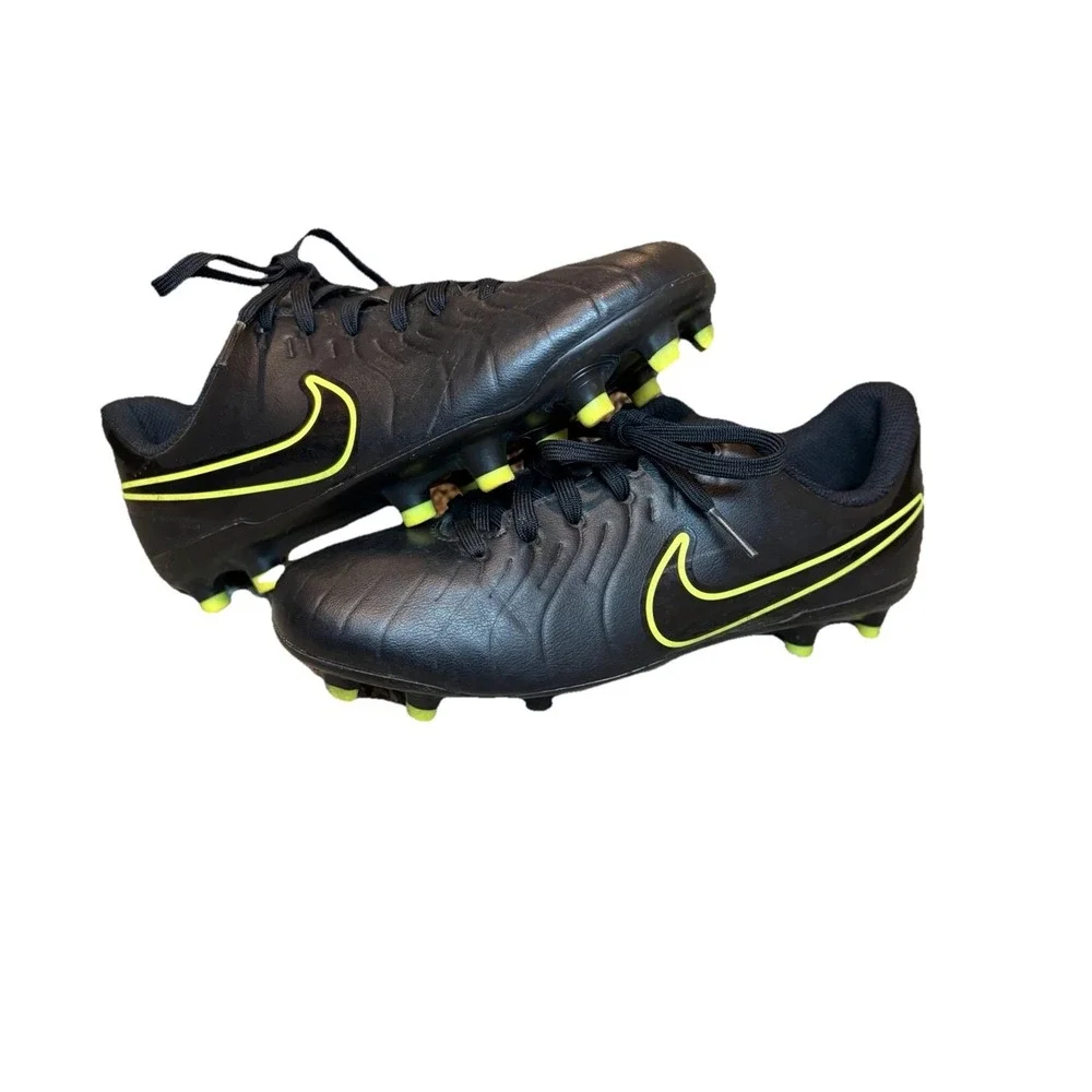 Nike Jr. Tiempo Legend 10 Club firm ground soccer cleats 5Y black new cond